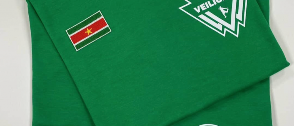 Amsterdamse Wally helpt Suriname met de verkoop van T-shirts